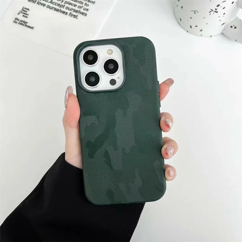 Funda magnetica di lusso per iPhone 15 Pro, custodia antiurto in ecopelle mimetica compatibile con Magsafe - Verde militare