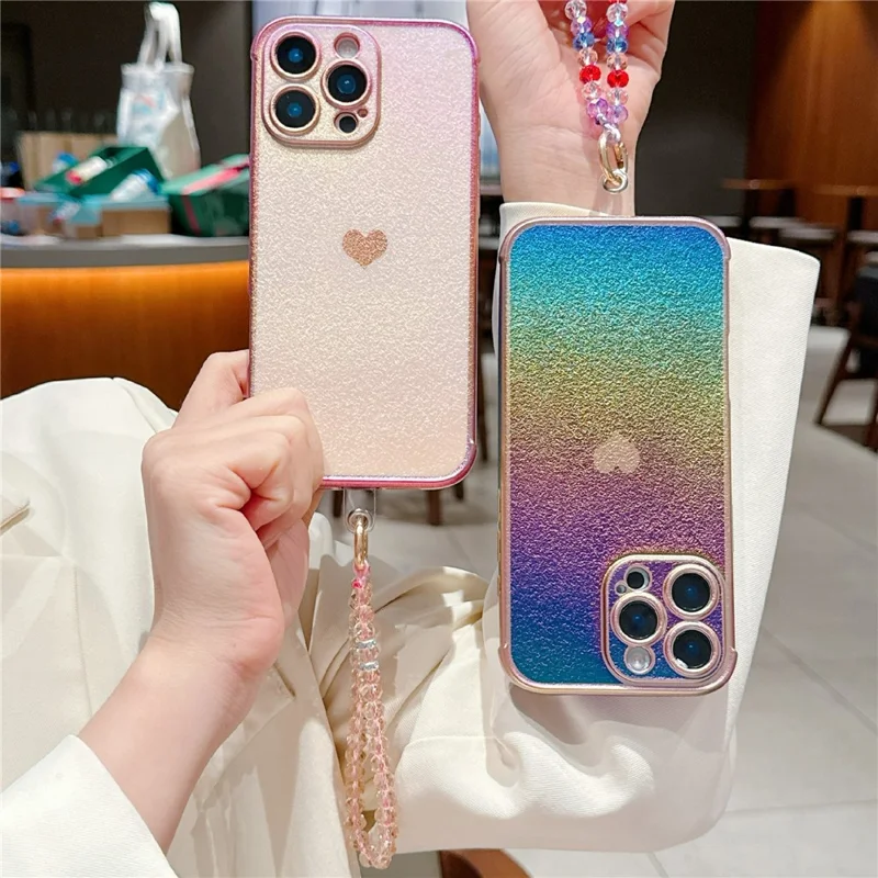 For iPhone 16 Pro Max Hoesje met Hartpatroon Iridescent Gradiënt TPU Telefoonhoesje met Kralenriem - Kleurrijk Roze