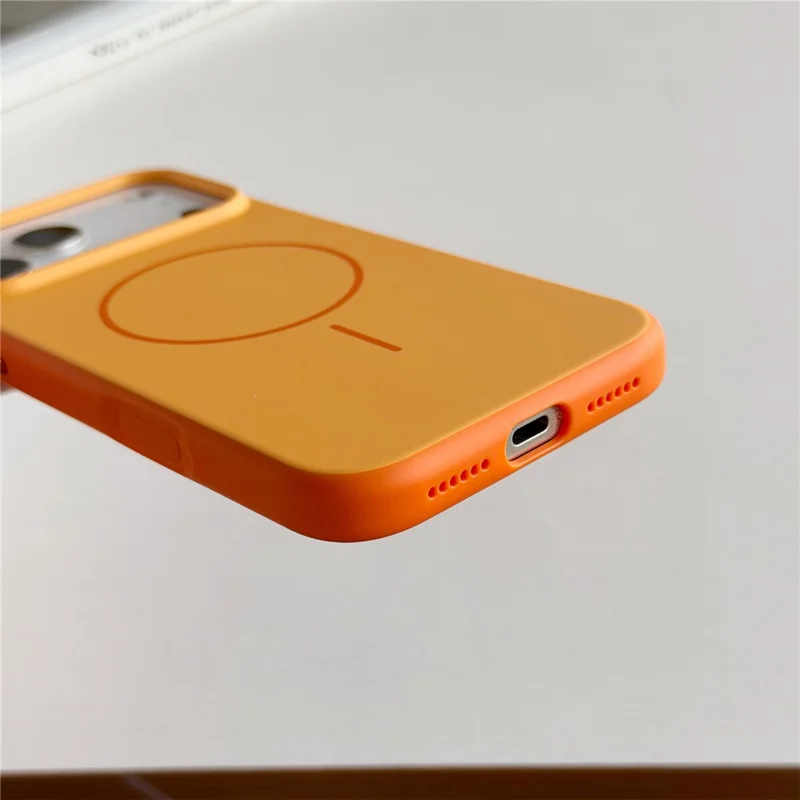För iPhone 17 Pro Max Magnetisk Skal med Hudvänlig Yta PC TPU 2 i 1 Skålläggande Telefonskal - Orange