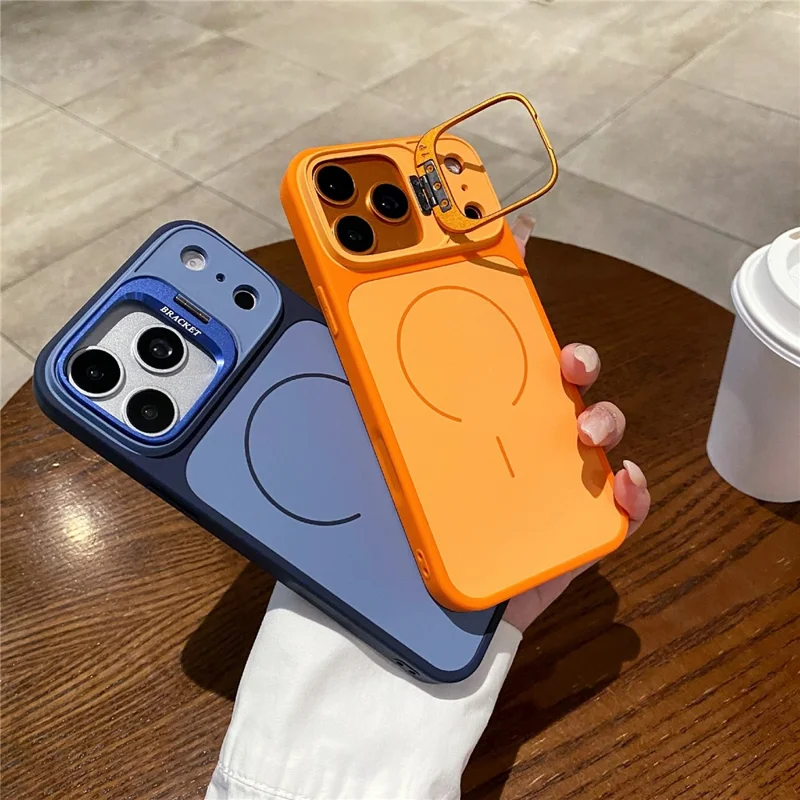 غطاء لهاتف iPhone 17 Pro مغناطيسي بتصميم كاميرا خفية وحامل قابل للإمالة، غطاء هاتف من مادة البولي كربونات + TPU مع واقي شاشة من الزجاج المُقَسّى - كاكي