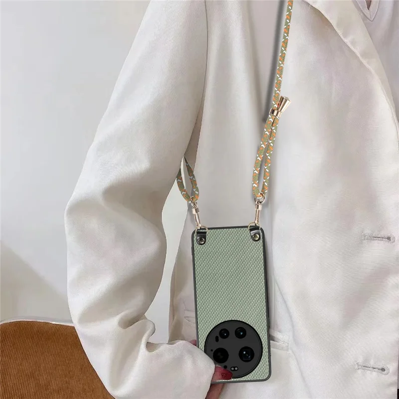 Etui na Xiaomi 17 Ultra 5G, etui hybrydowe z fakturą włókna węglowego i regulowanym paskiem - zielony