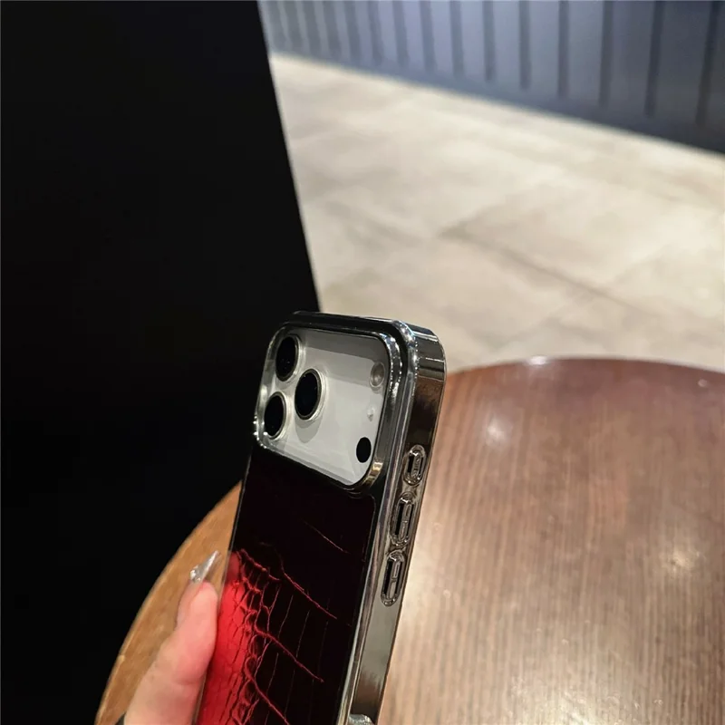 Voor iPhone 17 Pro hoes electroplated krokodillenstructuur stootvaste lederen achterkant - Zwart