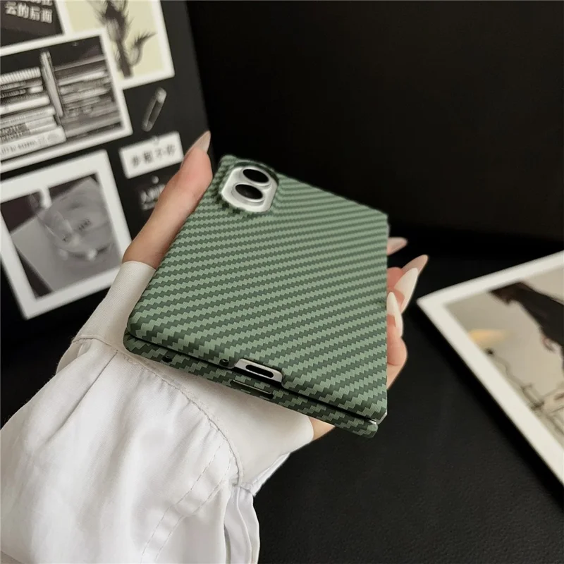 Cover magnetico per Samsung Galaxy Z Fold8 con texture in fibra di carbonio, custodia in policarbonato con protezione per schermo - Blu
