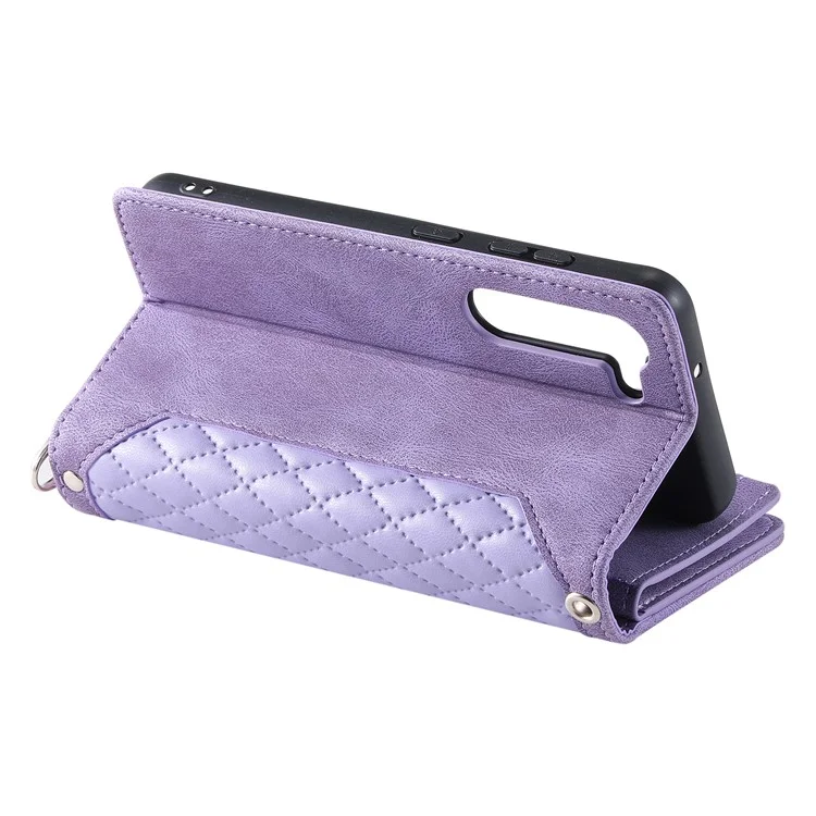 Para Samsung Galaxy S23 005 Style Rhombus Imprinted Wallet Case PU Leather Magnetic Closure Handbag Zipper Pocket Stand Flip Phone Cover with Strap - Púrpura
