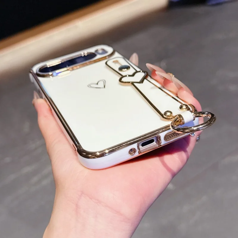 For Google Pixel 10 Pro XL Case Electroplated Heart Pattern TPU Phone Back Cover with Wristband Kickstand - Ivory White