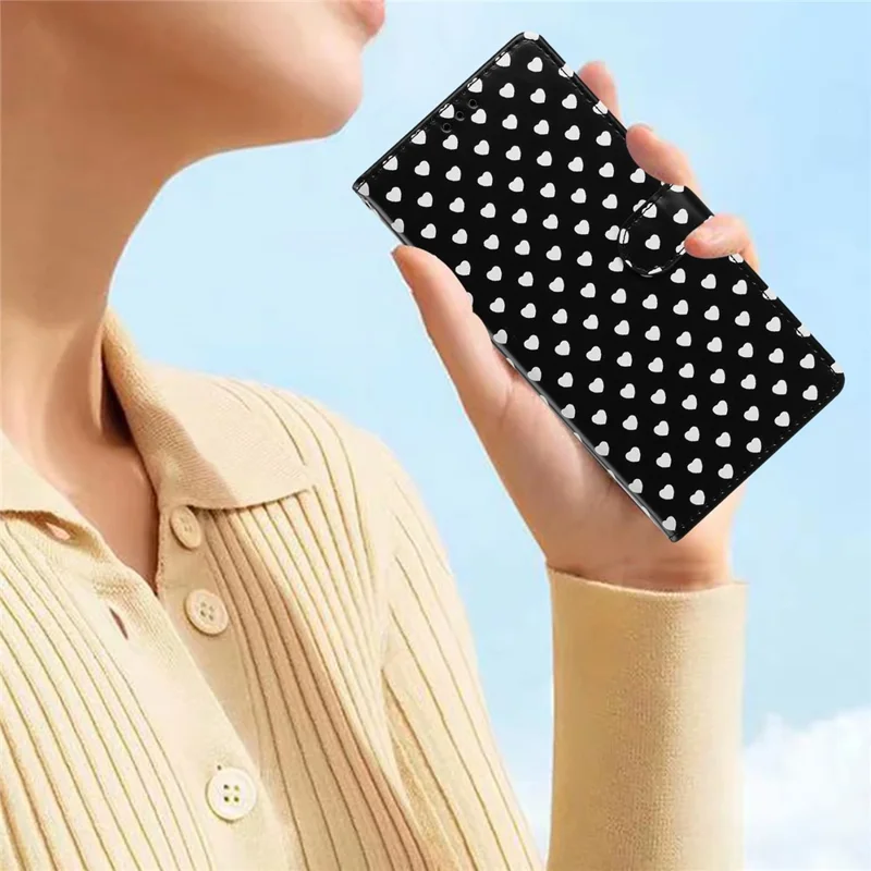 Für iPhone 16 Hülle Herz-Muster PU-Leder Klappe mit Ständer und Brieftasche, mit Handschlaufe - Schwarz