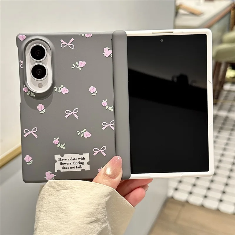 For Samsung Galaxy Z Fold8 Case Floral Pattern Hard PC Foldable Phone Cover with Pearl Wrist Strap - Pink Flower