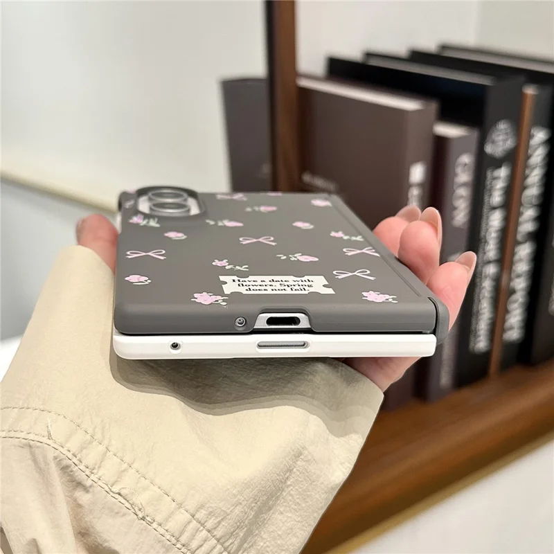For Samsung Galaxy Z Fold8 Case Floral Pattern Hard PC Foldable Phone Cover with Pearl Wrist Strap - Pink Flower