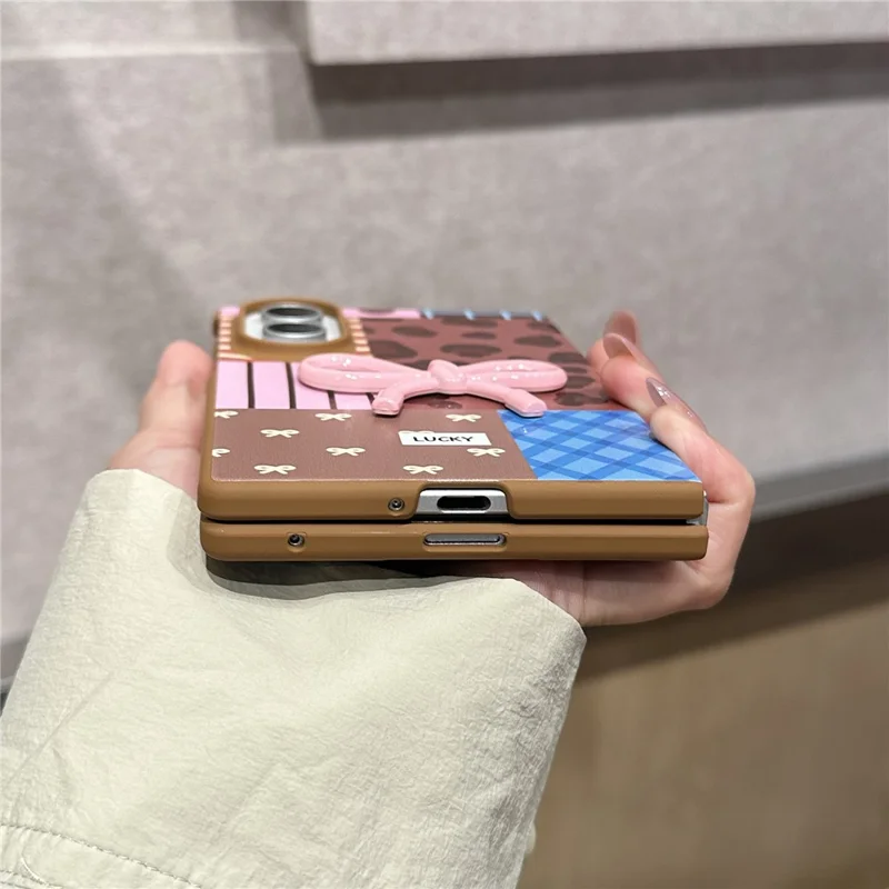 For Samsung Galaxy Z Fold8 Case Plaid Bowknot Pattern Hard PC Shell Phone Cover with Pearl Wrist Strap - Brown
