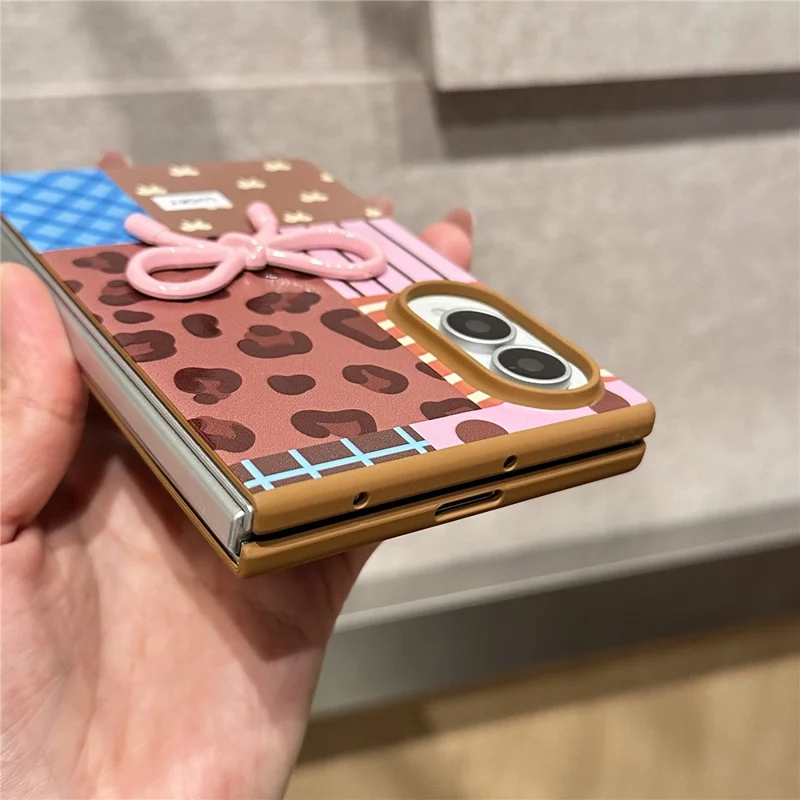 For Samsung Galaxy Z Fold8 Case Plaid Bowknot Pattern Hard PC Shell Phone Cover with Pearl Wrist Strap - Brown
