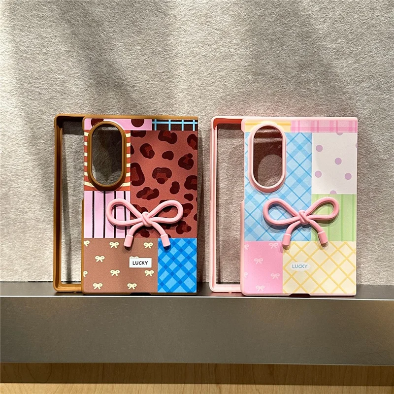For Samsung Galaxy Z Fold8 Case Plaid Bowknot Pattern Hard PC Shell Phone Cover with Pearl Wrist Strap - Brown