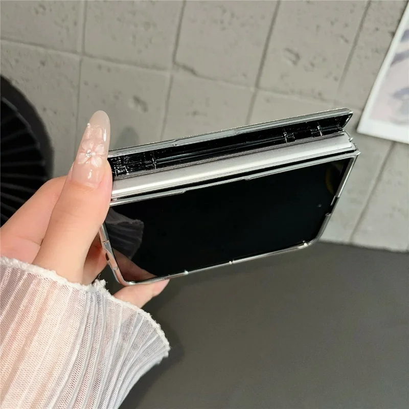 För iPhone Fold Skal Med Metallviktbar Ställare PC Elektropläterad Karm Gradient Glitter Vikbar Telefonhölse - Svart