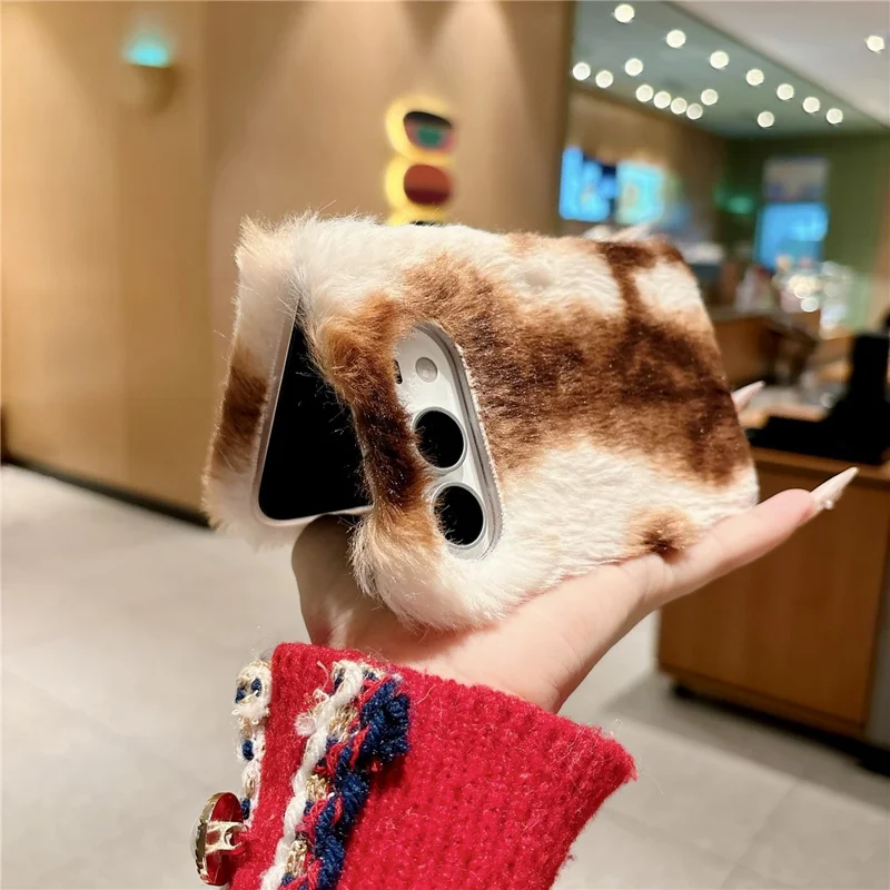 For iPhone Duo Case PC + Furry Shockproof Scratch-Resistant Winter Plush Phone Cover - Red