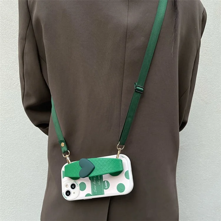 Pour Iphone 13 6,1 Pouces Love Heart Bravard Green Pat Match PU le Cuir en Cuir Revêtu de Téléphone TPU Couverture Arrière Avec Bandoulière Avec Bandoulière
