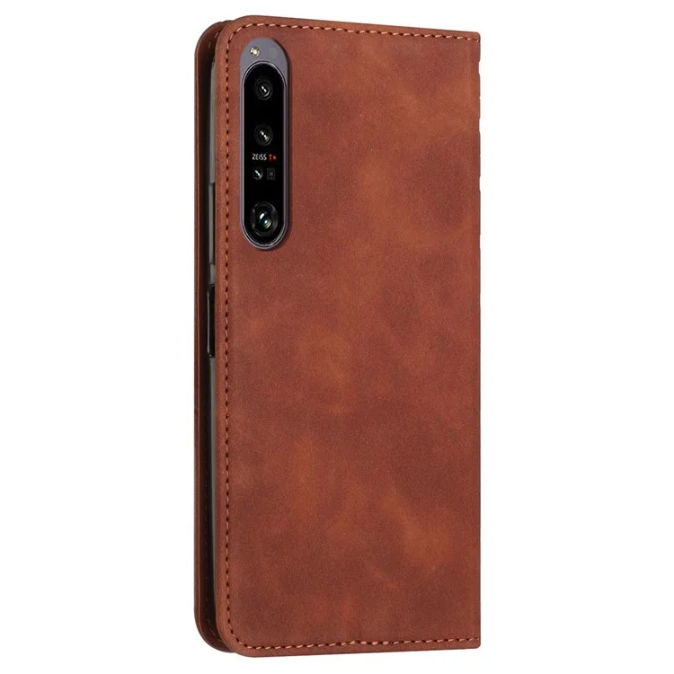 Für Sony Xperia 1 IV 5G Magnetisch selbstschließende Aufgeprägtes Rautenmuster PU-Leder Flip-Brieftasche Ständer Haut-Berührungs-Gefühl Handyhülle - Braun