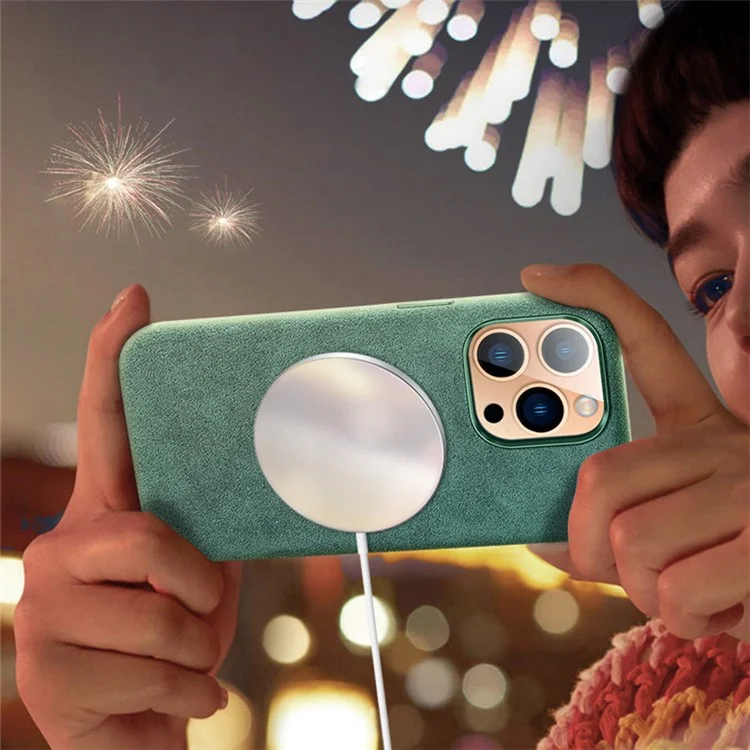 Pour iPhone 12 / 12 Pro 6.1 pouces Coque arrière, Compatible avec MagSafe Résistant aux rayures Revêtement en suède Boîtier de téléphone en PC avec bouton métallique - Bleu
