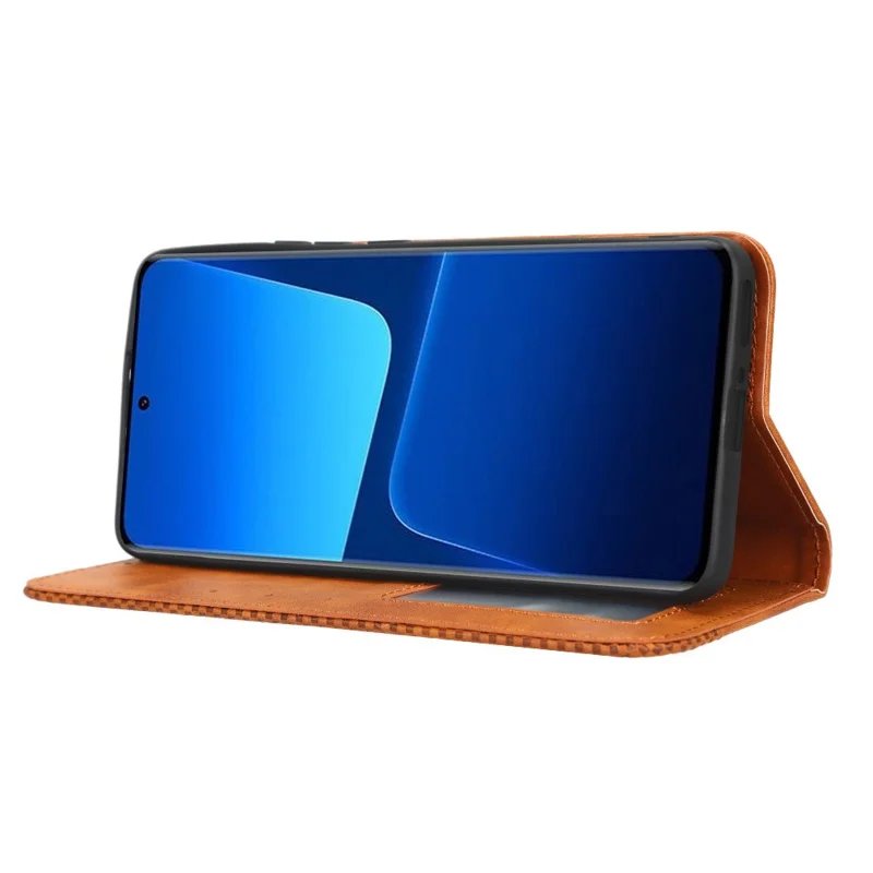 För Xiaomi 13 5G Magnetiskt automatiskt stängande flipväska med ställfunktion, retro struktur, inpräntat mönster, polyuretanläder, repbeständig mobilskal - Brun
