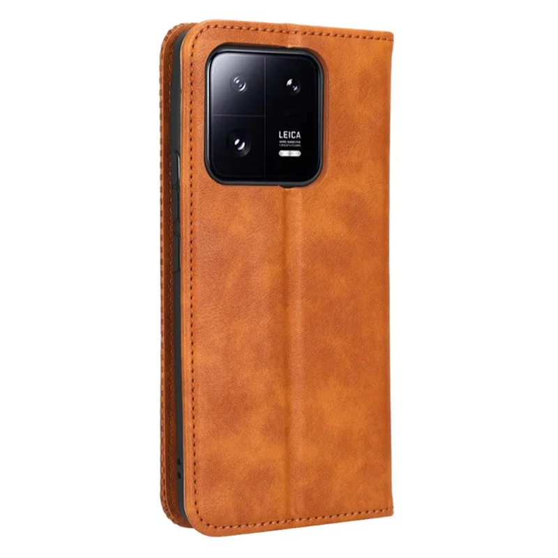 För Xiaomi 13 5G Magnetiskt automatiskt stängande flipväska med ställfunktion, retro struktur, inpräntat mönster, polyuretanläder, repbeständig mobilskal - Brun