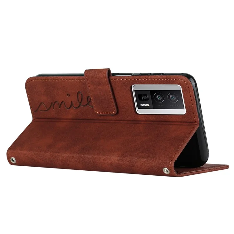 Pour Xiaomi Poco F5 Pro 5G / Redmi K60 Pro 5G / K60 5G Stand PU Leather Phone Case Heart Shape Phone Wallet Cover with Shoulder Strap - Brown