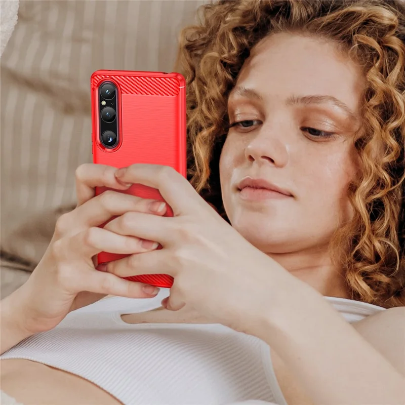 For Sony Xperia 1 V Brushed Phone Case Carbon Fiber Texture Phone Shell Mobile Phone Cover - Red