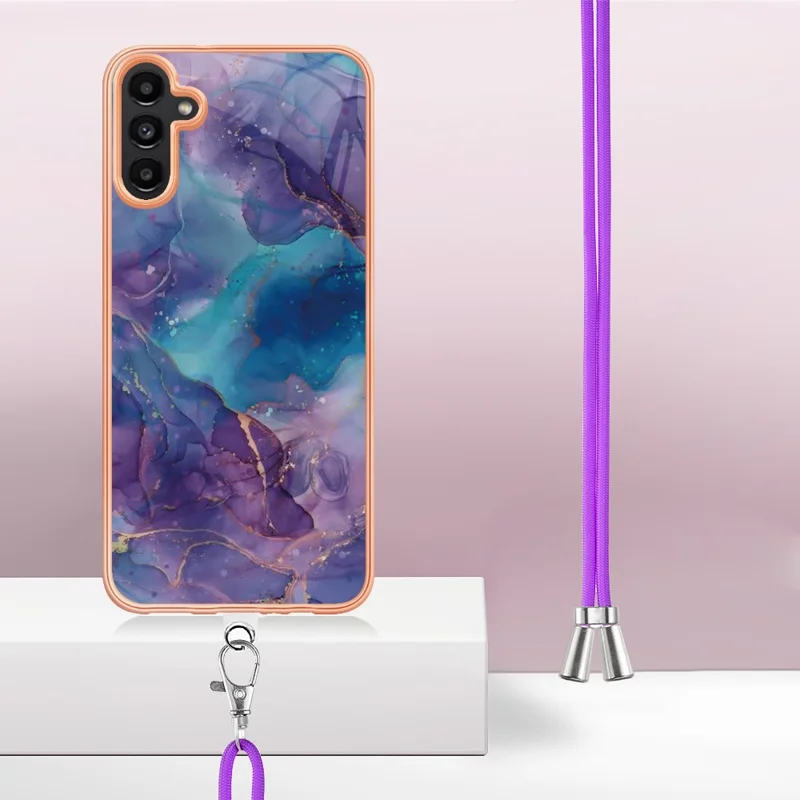 Per Samsung Galaxy A13 5G / M13 5G / A04 4G (164,4 x 76,3 x 9,1 Mm) YB IMD Serie-18 Stile E Elettroplating Elettrittano 2,0 mm TPU Telefono di Marmo Copertura IMD Con Cordino - Viola