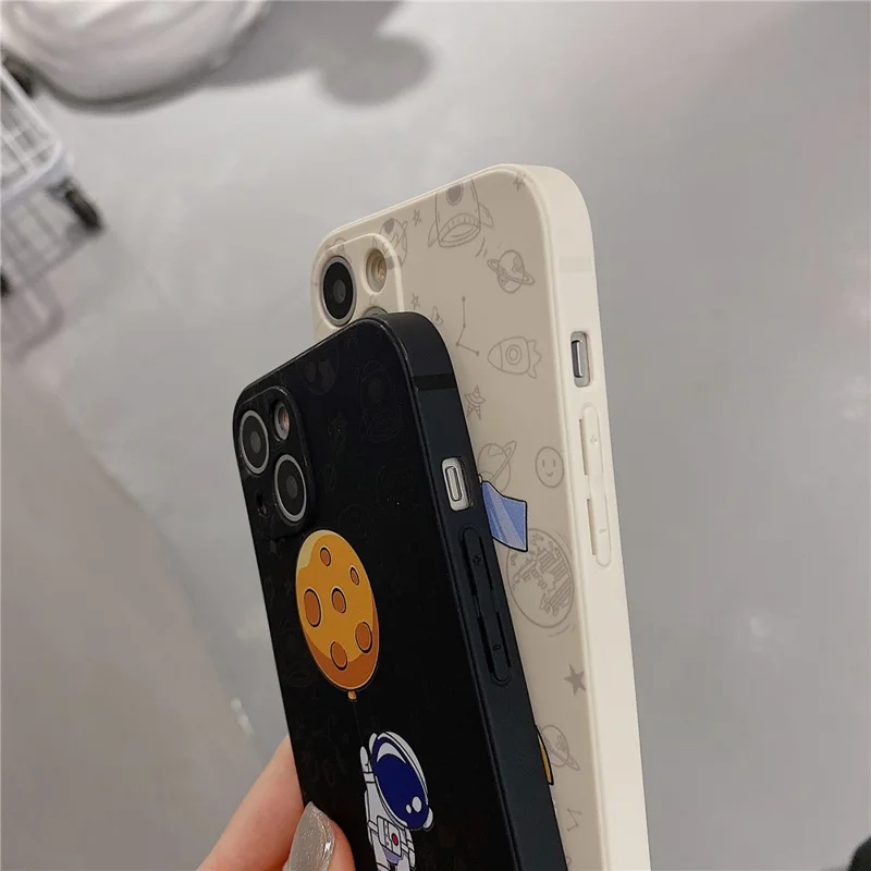 For iPhone 14 Plus Precise Cutout Anti-drop Phone Case Moon Astronaut Pattern TPU Back Cover - Black