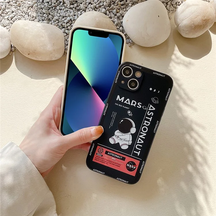 Para iPhone 13 6.1 polegadas Mars Astronaut Pattern Soft TPU Phone Case Precise Cutout Protective Cover - Preto