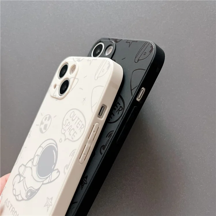 Phone Case Space Astronaut Pattern for iPhone 13 6.1 inch Precise Cutout Phone Shell Cover - Black