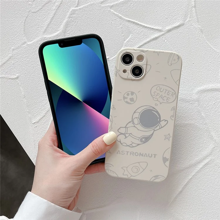 Phone Case Space Astronaut Pattern for iPhone 13 6.1 inch Precise Cutout Phone Shell Cover - Black