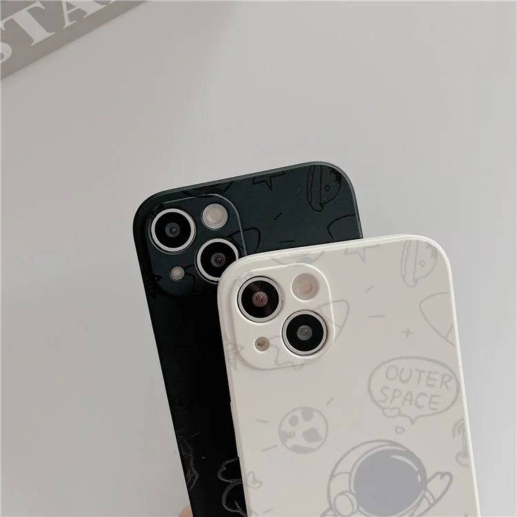 Phone Case Space Astronaut Pattern for iPhone 13 6.1 inch Precise Cutout Phone Shell Cover - Black