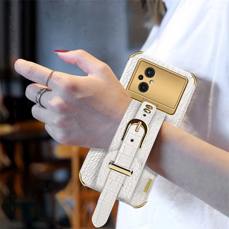 Funda de Teléfono con Textura de Cocodrilo para Xiaomi Poco M5 5G, Cubierta de TPU Recubierta de Piel de PU con Correa de Mano y Soporte - Blanco