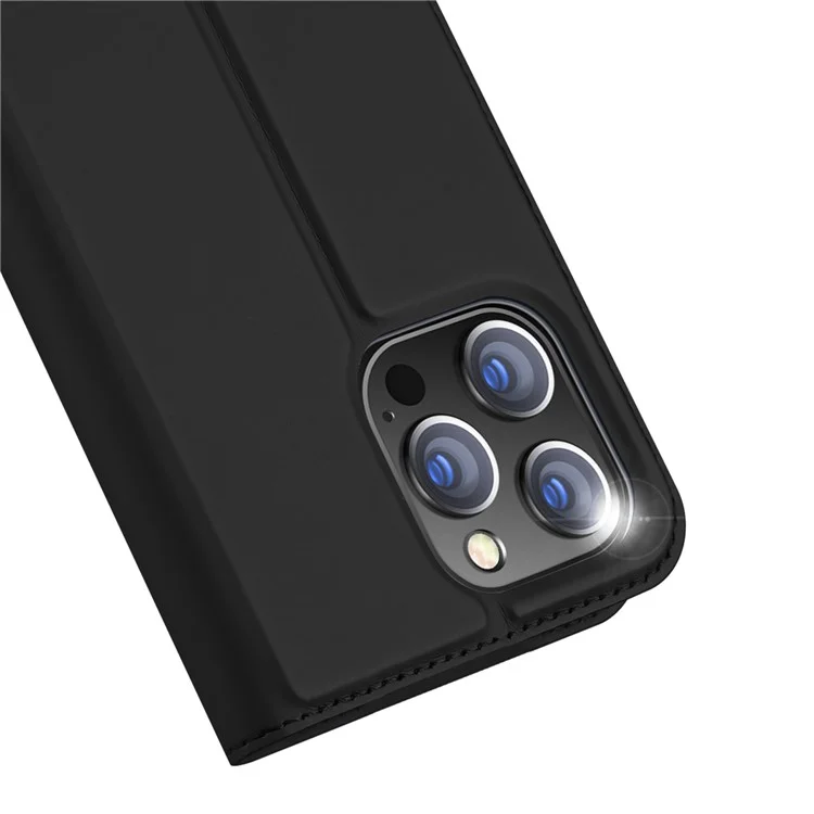 DUX DUCIS Skin Pro Series para iPhone 15 Pro Capa de Couro PU Flip Fenda para Cartão Suporte Magnético - Preto