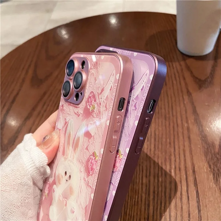 Pour iPhone 13 Pro Max Glass+TPU Phone Case Strawberry Rabbit Decor Metal Paint Design Phone Cover Shell - Purple