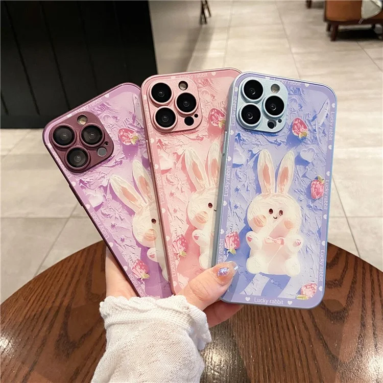Pour iPhone 13 Pro Max Glass+TPU Phone Case Strawberry Rabbit Decor Metal Paint Design Phone Cover Shell - Purple