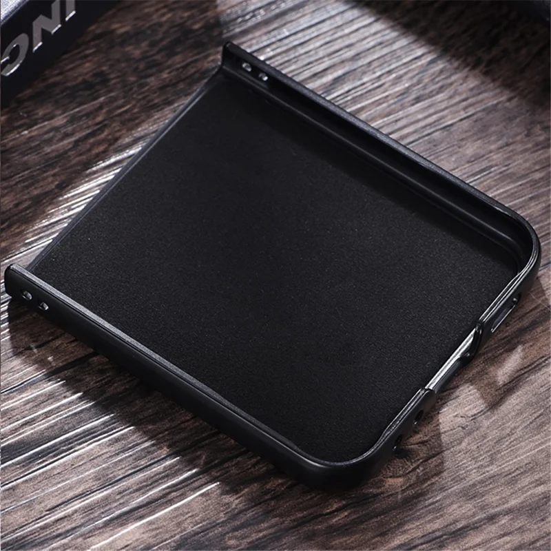 Para Samsung Galaxy Z Flip5 5G Capa de Telefone à Prova de Choque Revestida de Couro PU Capa Dura de PC Ultrafina - Preto