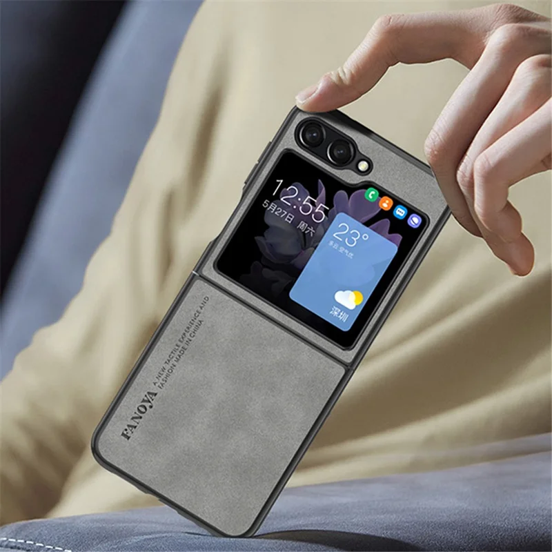 Pour Samsung Galaxy Z Flip5 5G Skin-Touch Feeling Cell Phone Case Anti-Scratch PU Leather+PC Phone Cover - Black