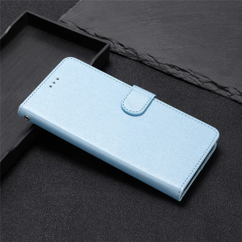 Telefon stående dæksel til iPhone 13 Pro Max 6,7 tommer PU Læder Silkestruktur Wallet Case med Håndledsrem - Himmeblå