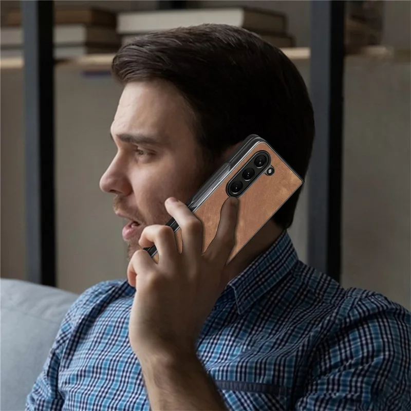 JUNSUNMAY til Samsung Galaxy Z Fold5 5G slank telefonbeskytter mod fald med retrostruktur af PU-læder + PC inderskelet - Brun