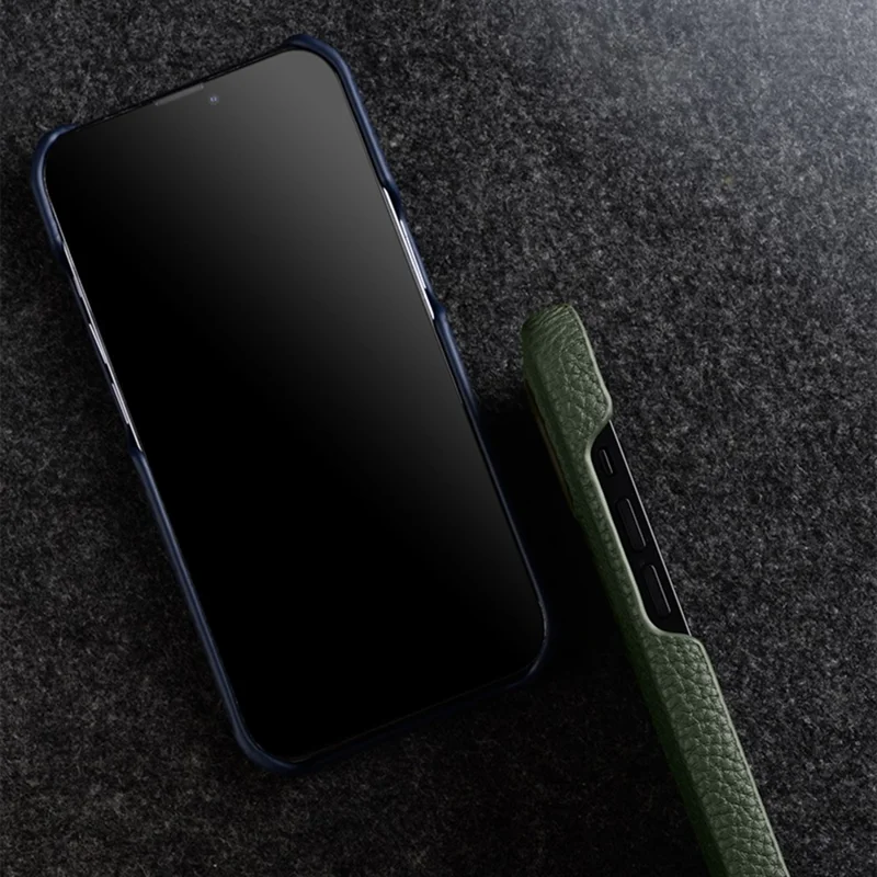 MELKCO Étui de protection pour iPhone 15, boîtier de téléphone en polycarbonate enduit de cuir de vache véritable - Bleu foncé