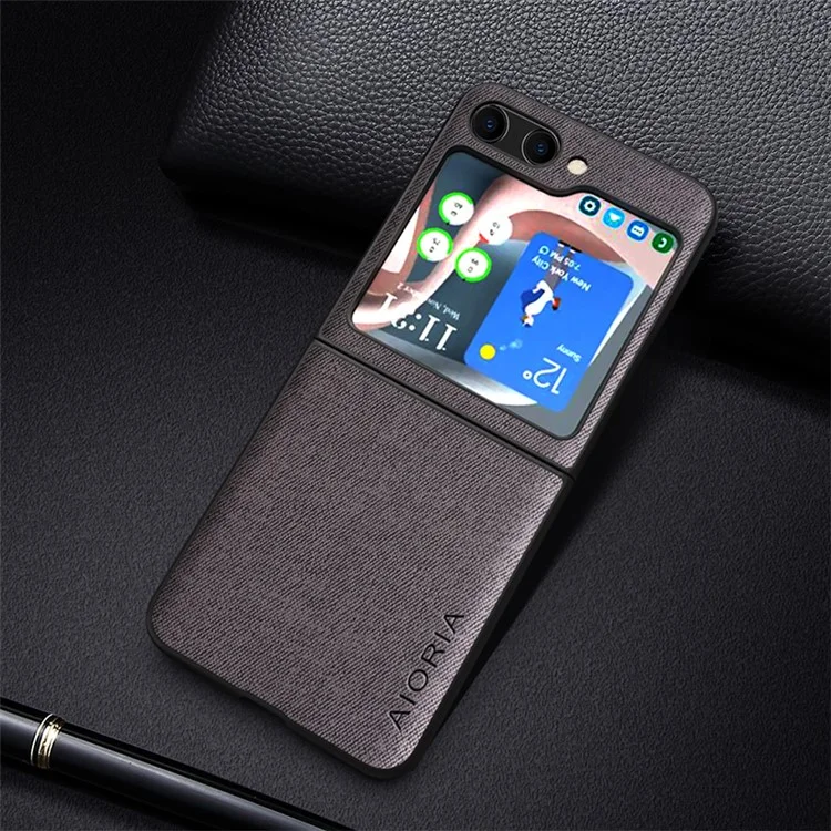 AIORIA Étui Slim à Texture de Tissu pour Samsung Galaxy Z Flip5 5G Étui de Protection en PU + PC - Gris Foncé