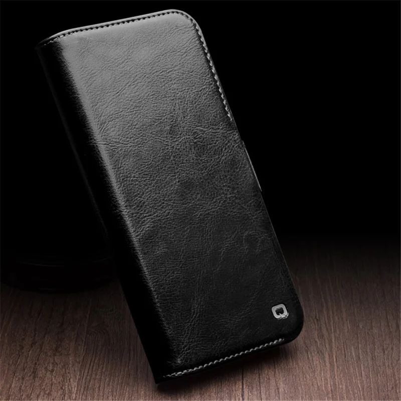 QIALINO Funda Antirrevolcones para iPhone 15 Pro de Cuero Vacuno Auténtico + TPU, Cierre Magnético - Negro