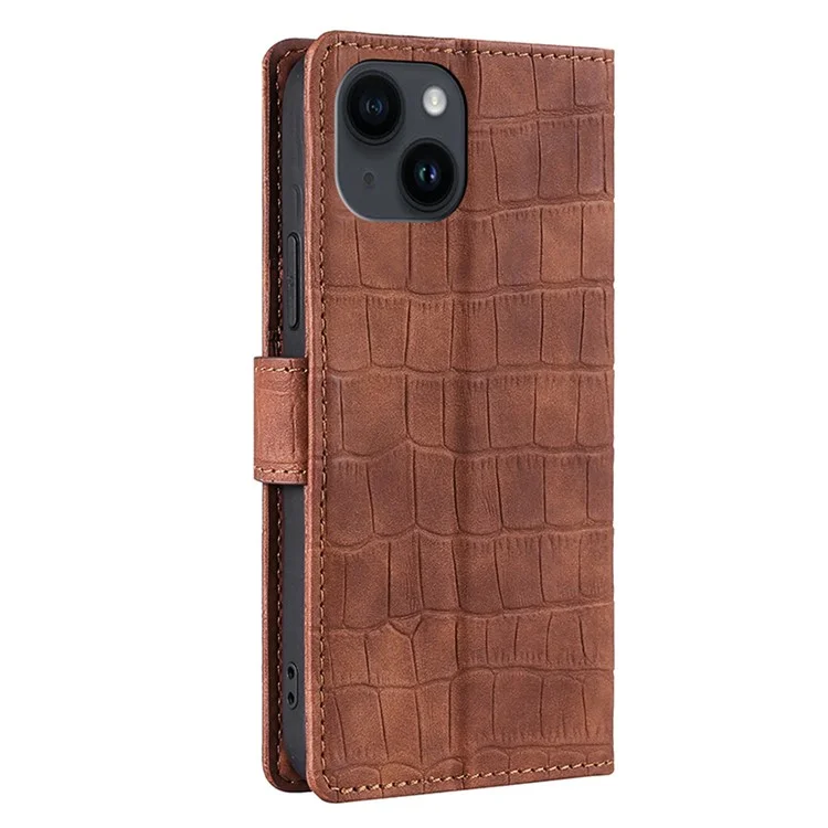 Per iPhone 15 PU Leather Crocodile Texture Phone Case Shockproof Wallet Skin-touch Feeling Stand Flip Cover - Marrone