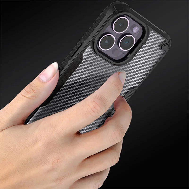 Voor iPhone 15 Hoesje Krasbestendig Vier Hoeken Schokabsorberend Koolstofvezelstructuur PC+TPU Telefoonhoesje