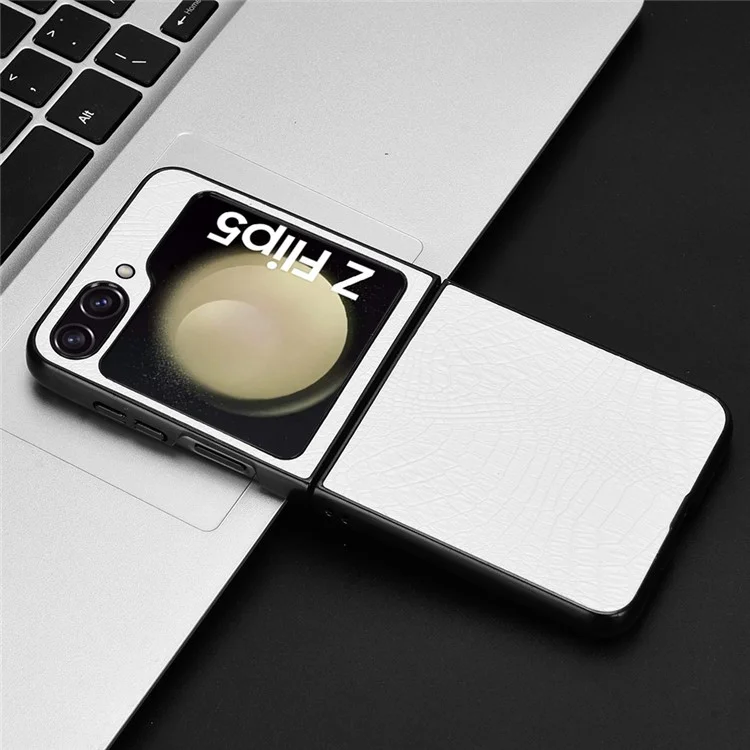 Pour Samsung Galaxy Z Flip5 5G Anti-Scratch Crocodile Texture Phone Case PU Leather+PC Cell Phone Cover - Blanc