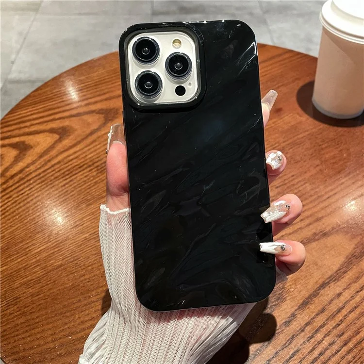 Anti-Drop Soft TPU-Hülle für iPhone 15 Pro Simple Style Wave Pattern Slim Phone Cover - Schwarz