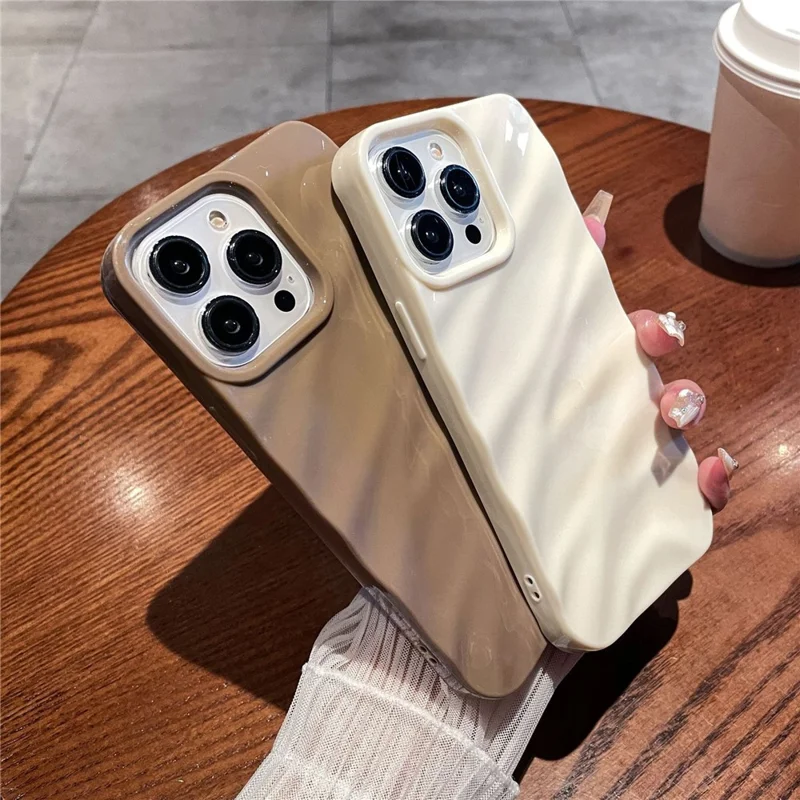 Eenvoudig Ontwerp Golfpatroon Dunne Hoesje voor iPhone 15 Beschermend Zachte TPU Telefoonhoes - Beige