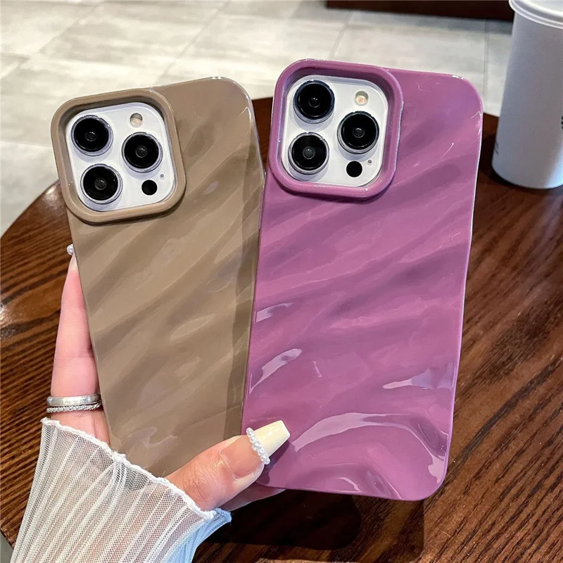 Eenvoudig Ontwerp Golfpatroon Dunne Hoesje voor iPhone 15 Beschermend Zachte TPU Telefoonhoes - Beige