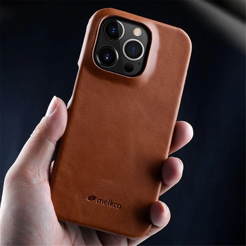MELKCO til iPhone 15 Pro skåne, ægte kuflæder med vokslagtet PC bagside og blød mikrofiber-fodring - Brun