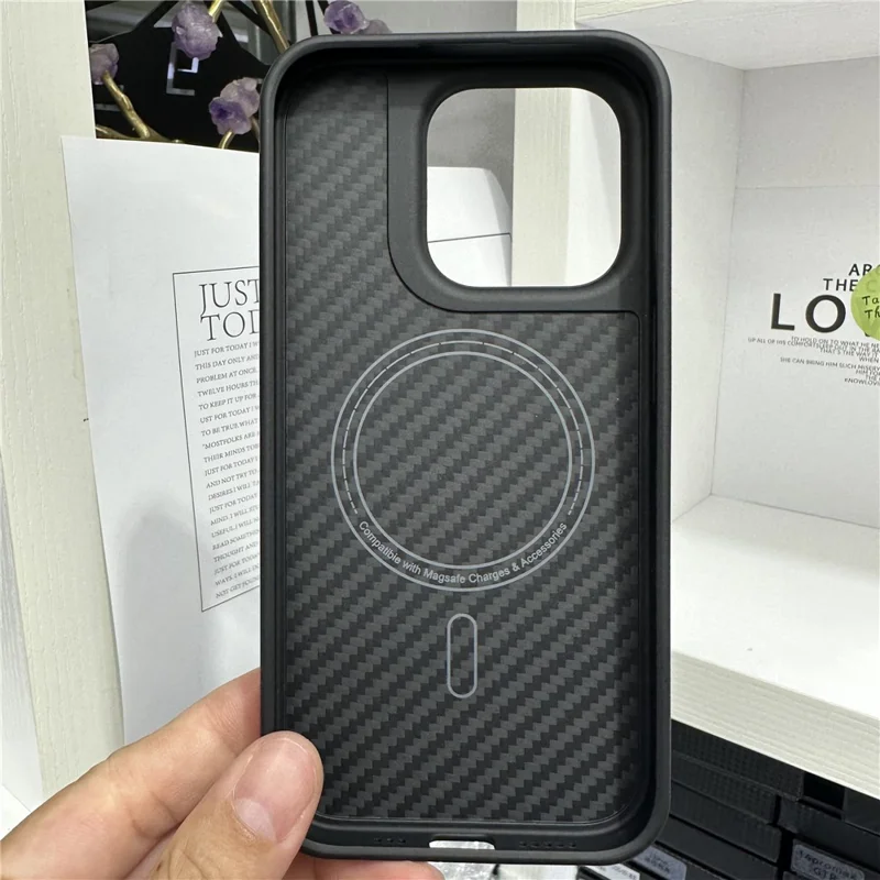 Coque pour iPhone 15 Pro Anti-Drop Slim Aramid Fiber Phone Cover Compatible avec MagSafe, Noir