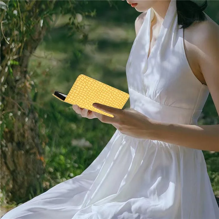 Para Motorola Edge 40 5G PU Leather Wallet Phone Cover Crocodile Texture Stand Phone Case with Strap - Amarillo